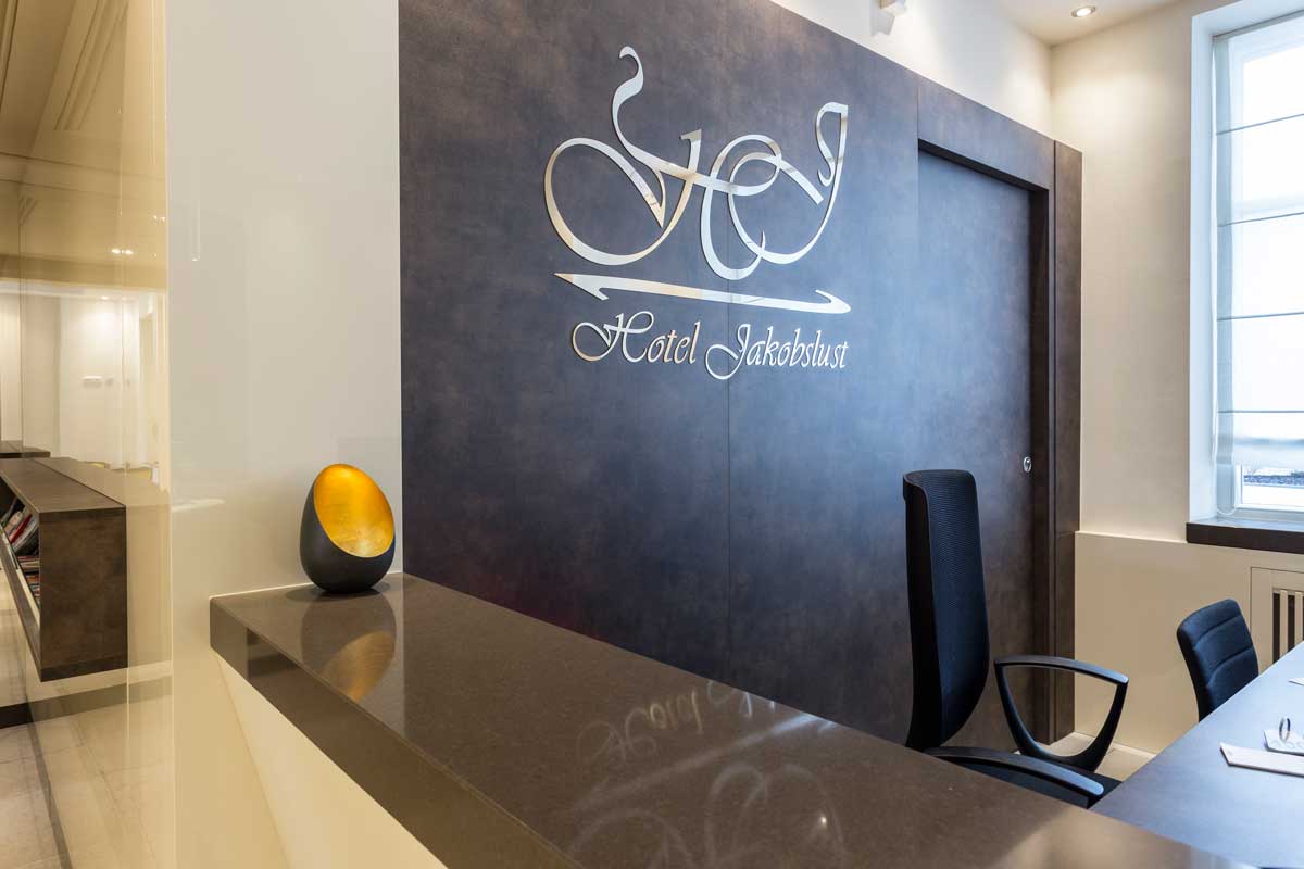 arredo-reception-elegante-su-misura-2