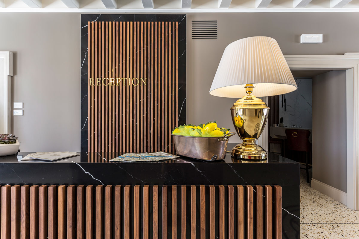 https://gruppo5.it/wp-content/uploads/2025/07/arredo-reception-hotel-di-lusso-verona-13.jpg