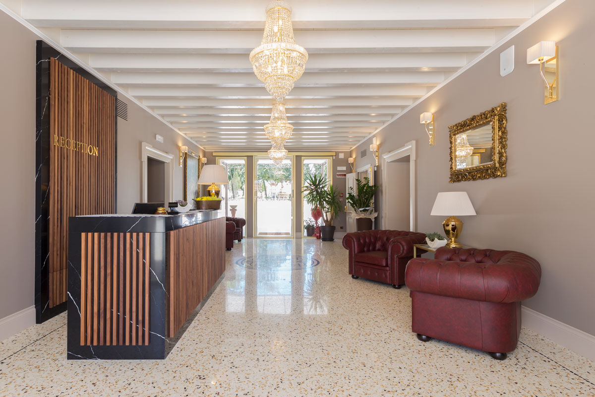 https://gruppo5.it/wp-content/uploads/2025/07/arredo-reception-hotel-di-lusso-verona-15.jpg