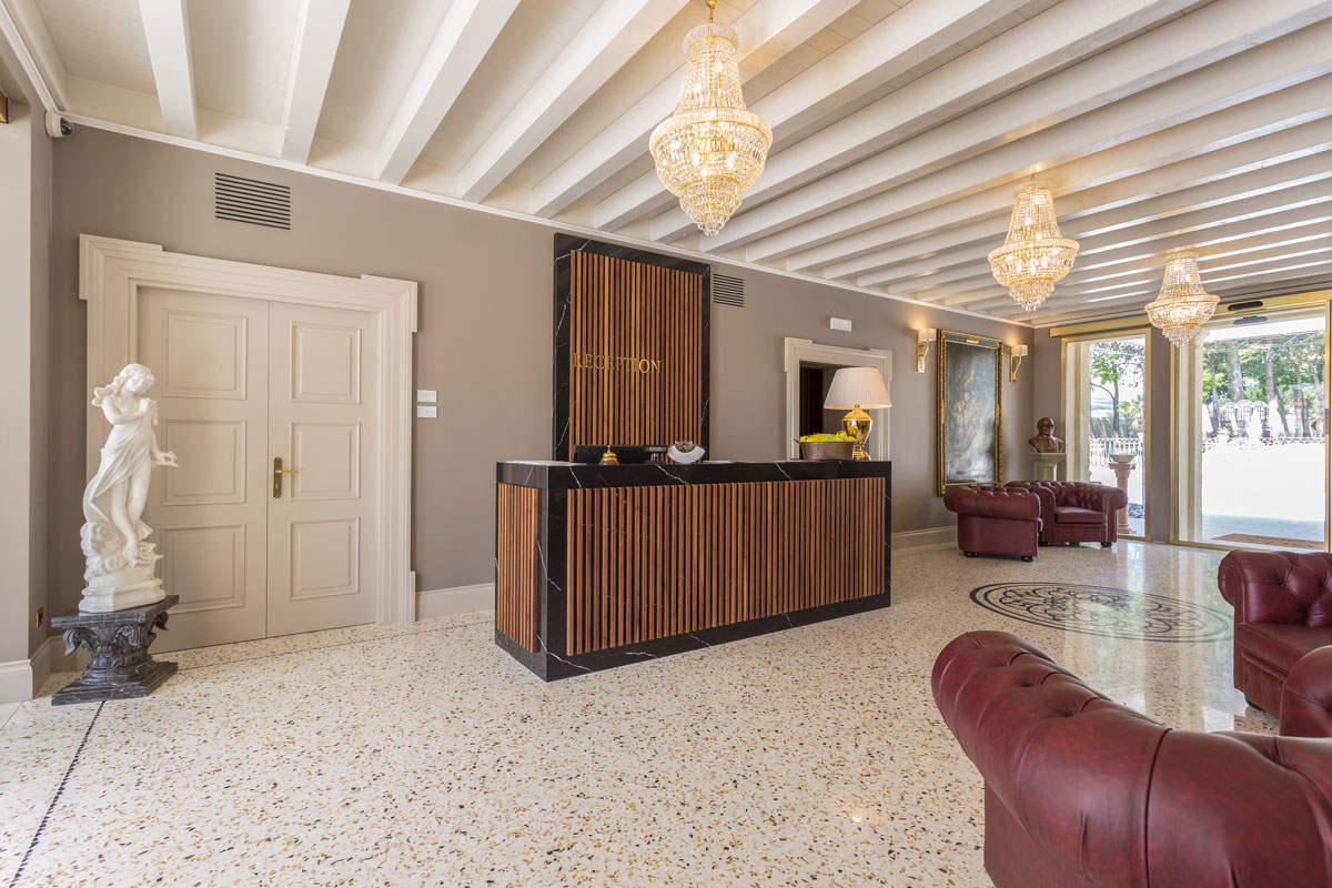 arredo-reception-hotel-di-lusso-verona-16