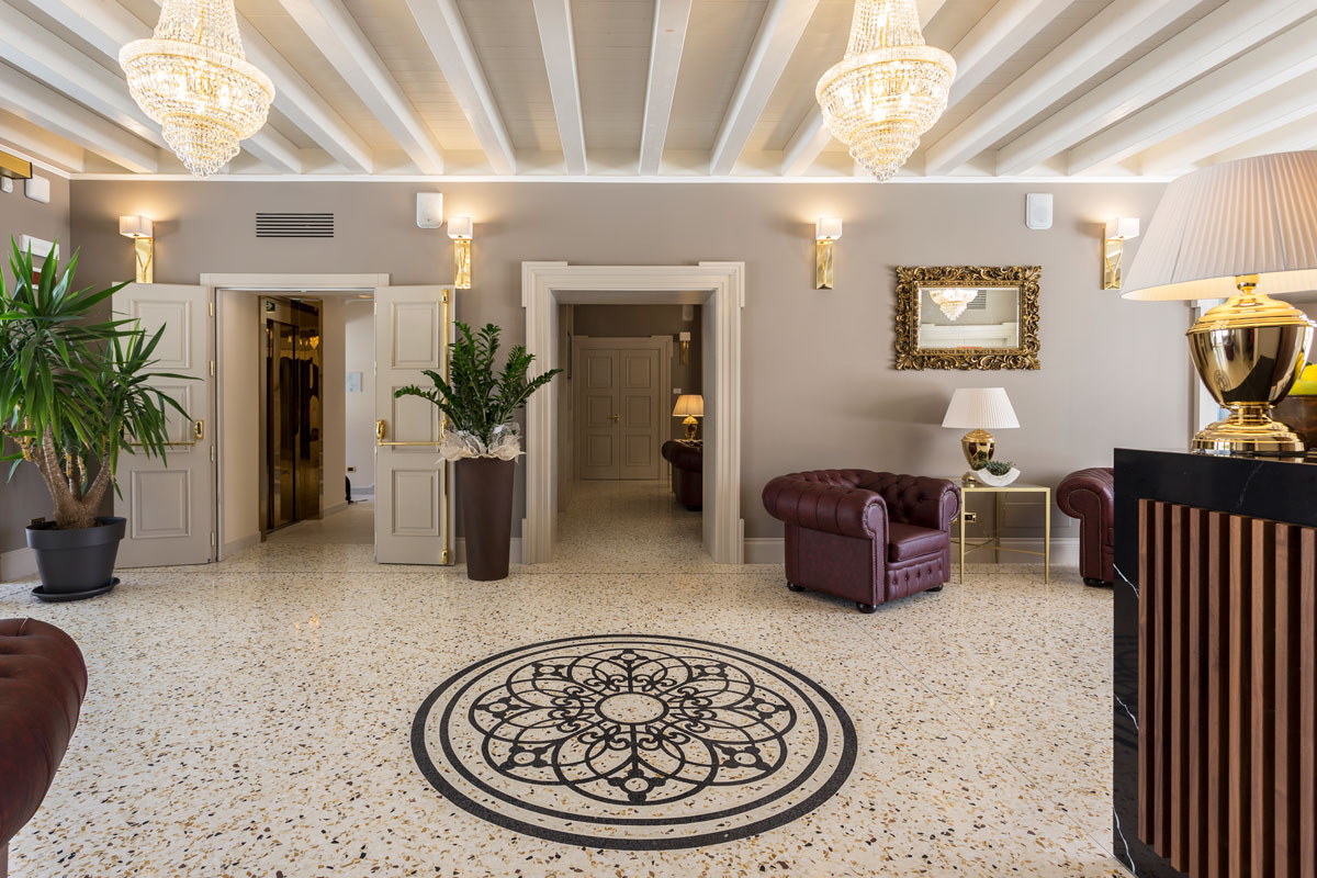 arredo-reception-hotel-di-lusso-verona-17