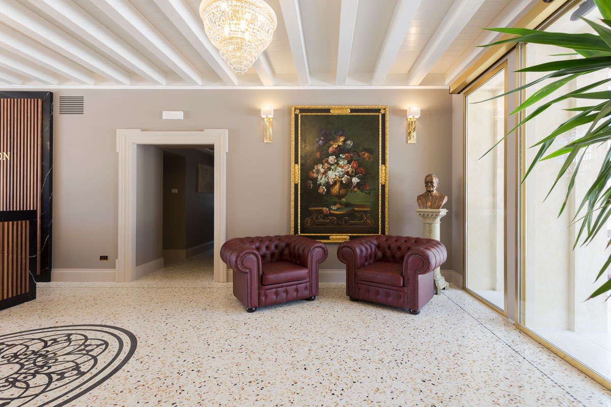 arredo-reception-hotel-di-lusso-verona-19