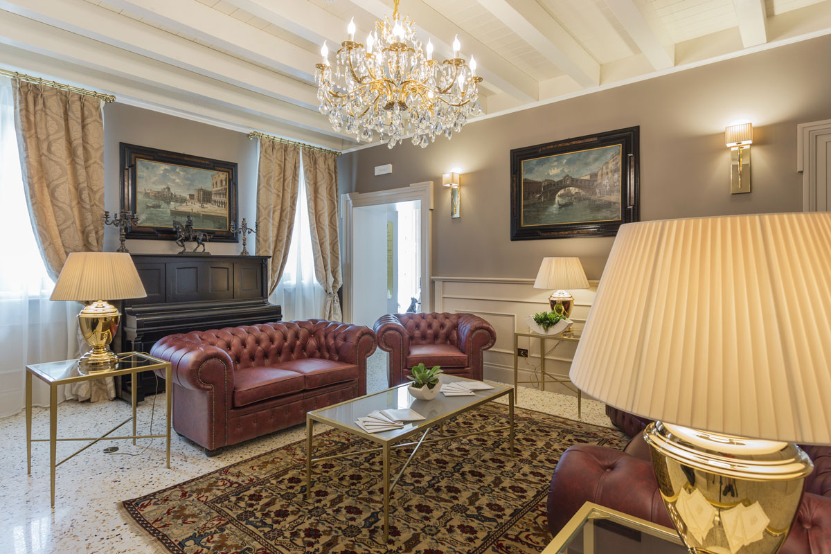 https://gruppo5.it/wp-content/uploads/2025/07/arredo-reception-hotel-di-lusso-verona-5.jpg