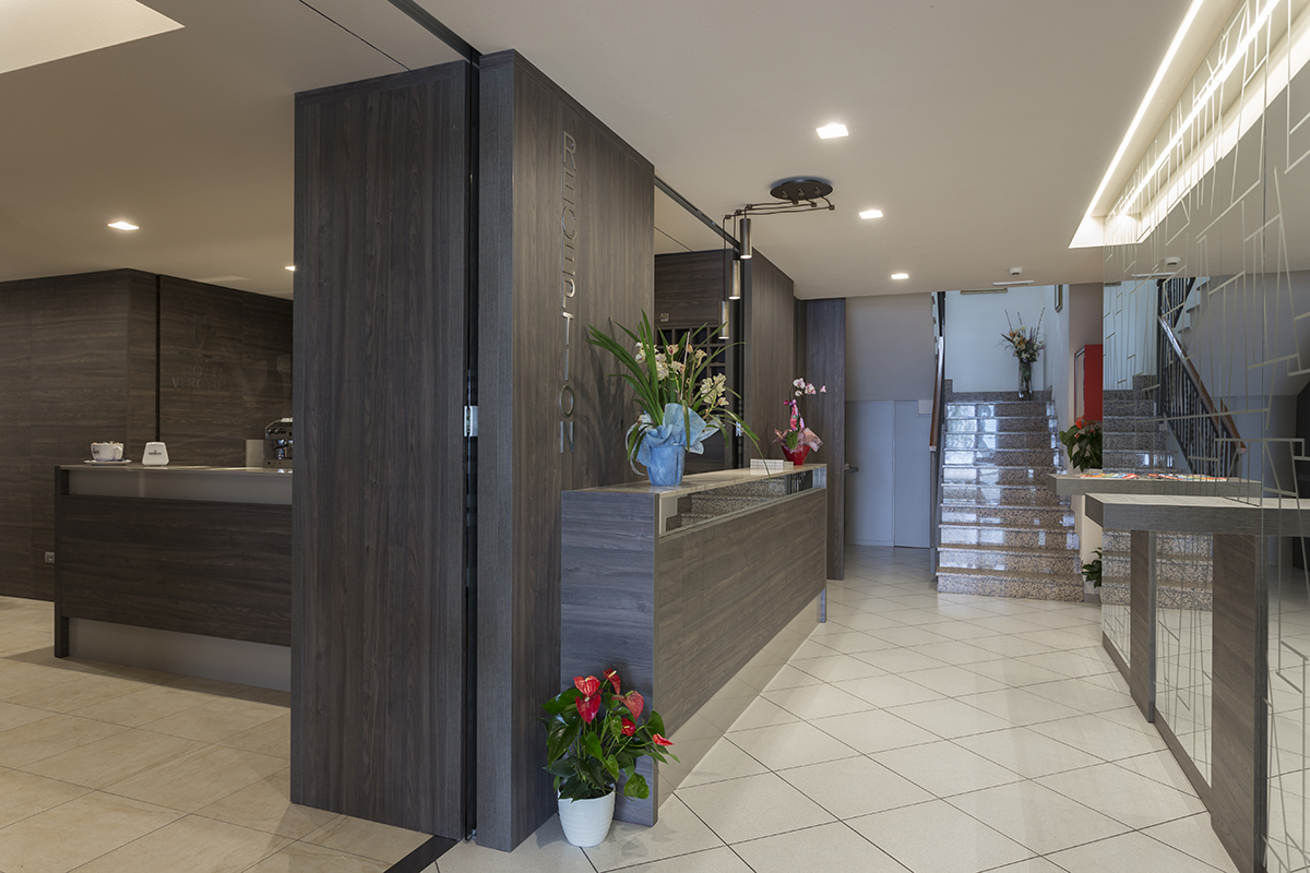 reception-moderna-legno-1