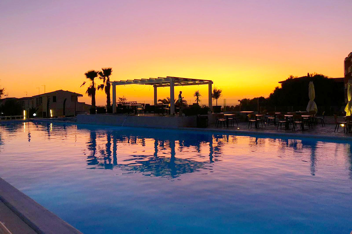 wellness-area-swimming-pool-furniture-1