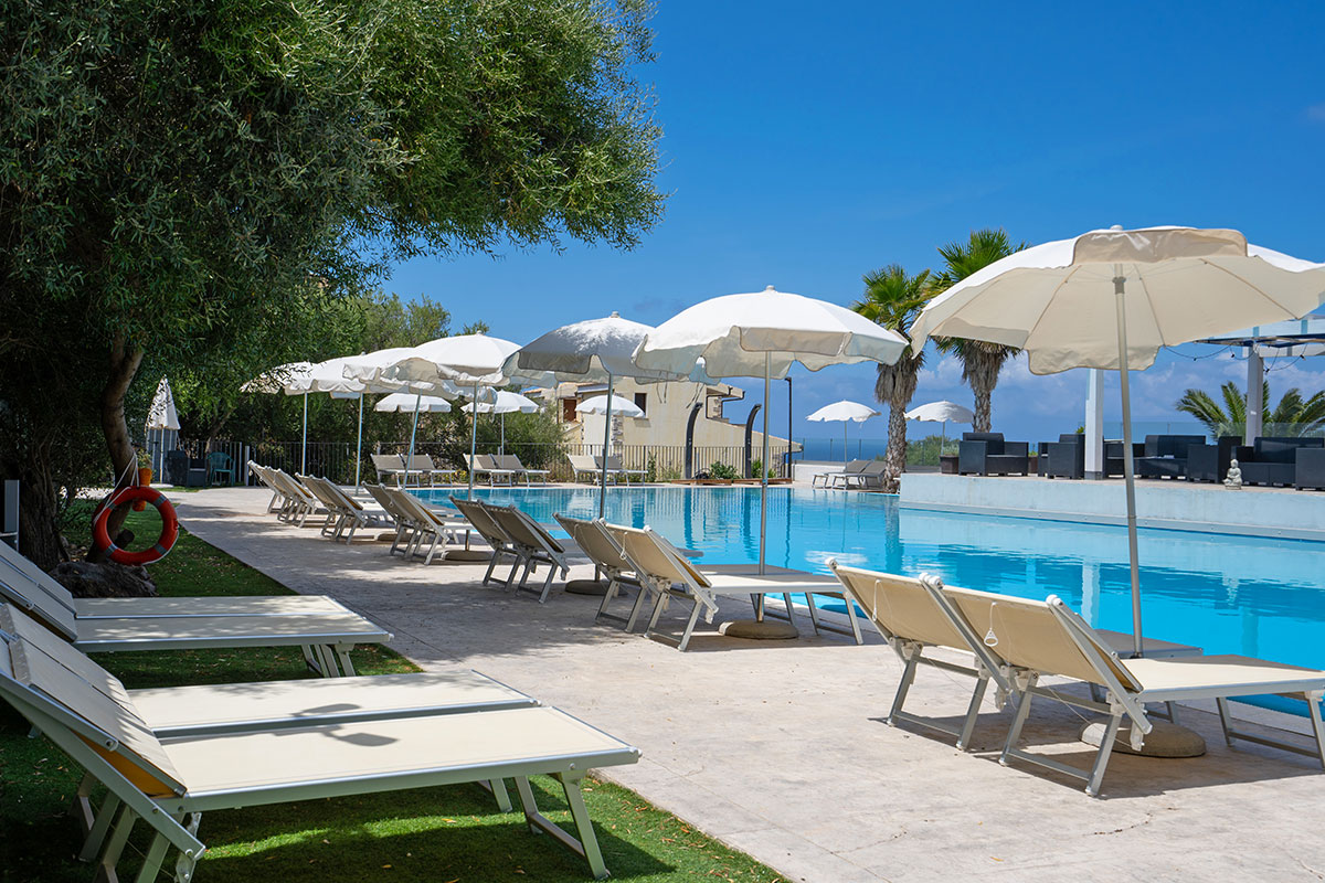 wellness-area-swimming-pool-furniture-5