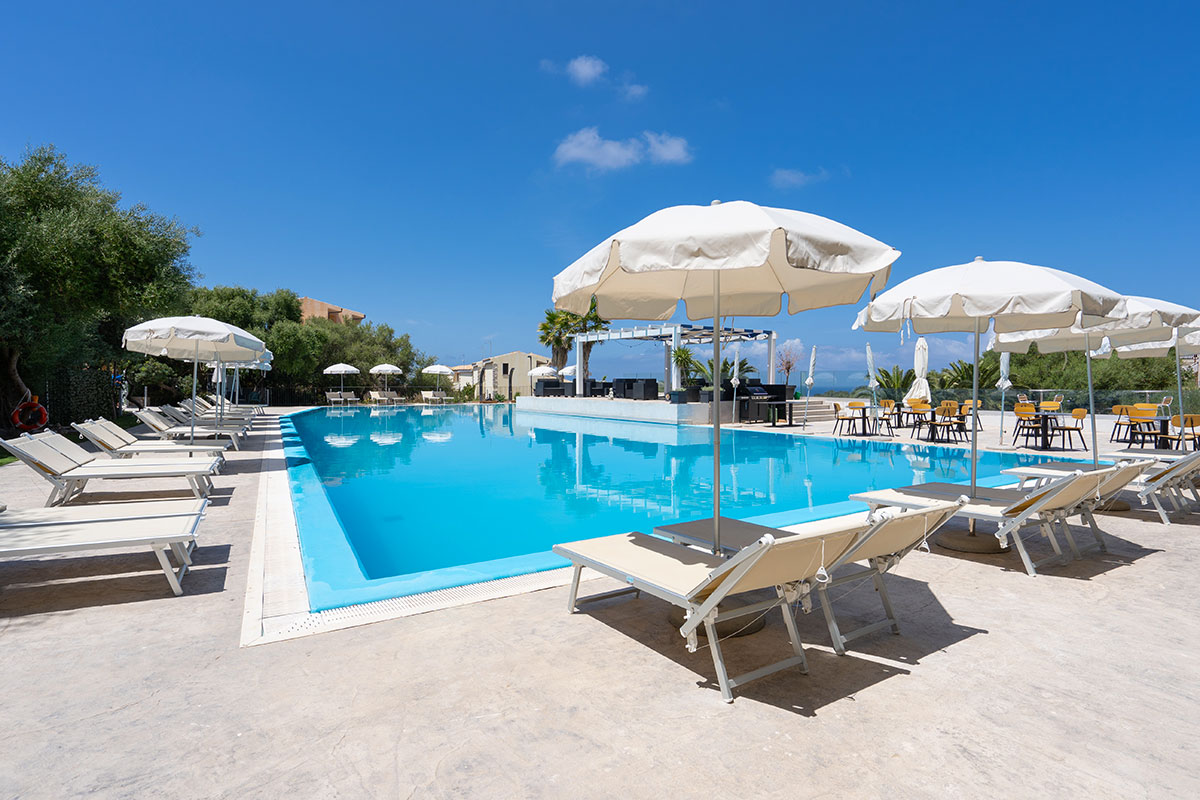 wellness-area-swimming-pool-furniture-6