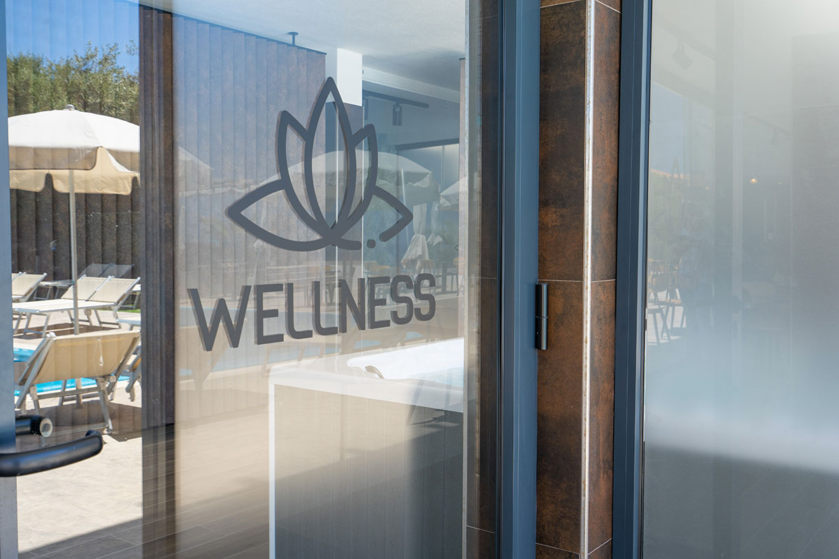 wellness-area-swimming-pool-furniture-7