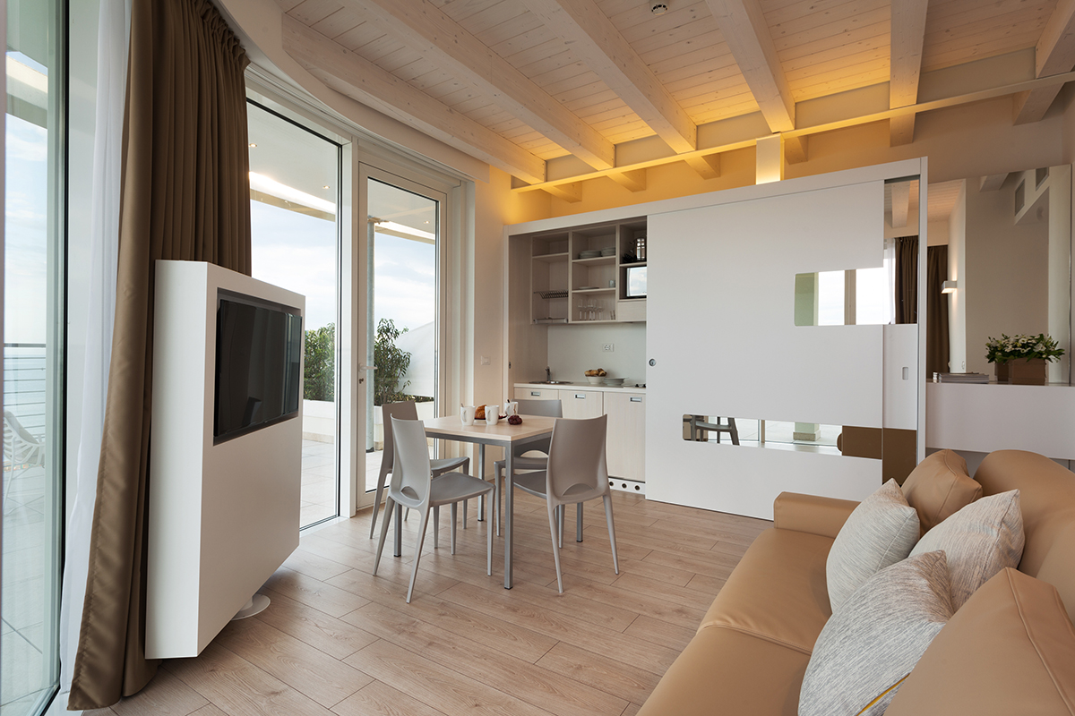 arredi-su-misura-aparthotel-moderno-1