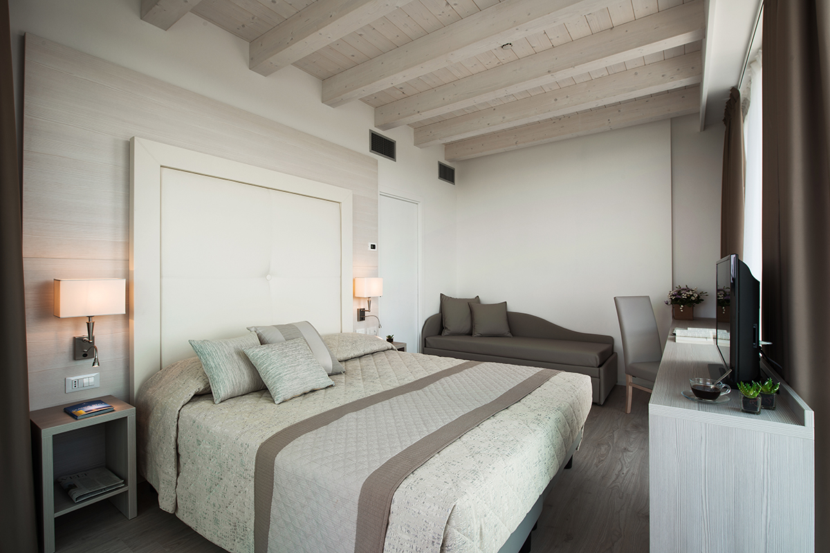 arredi-su-misura-aparthotel-moderno-3