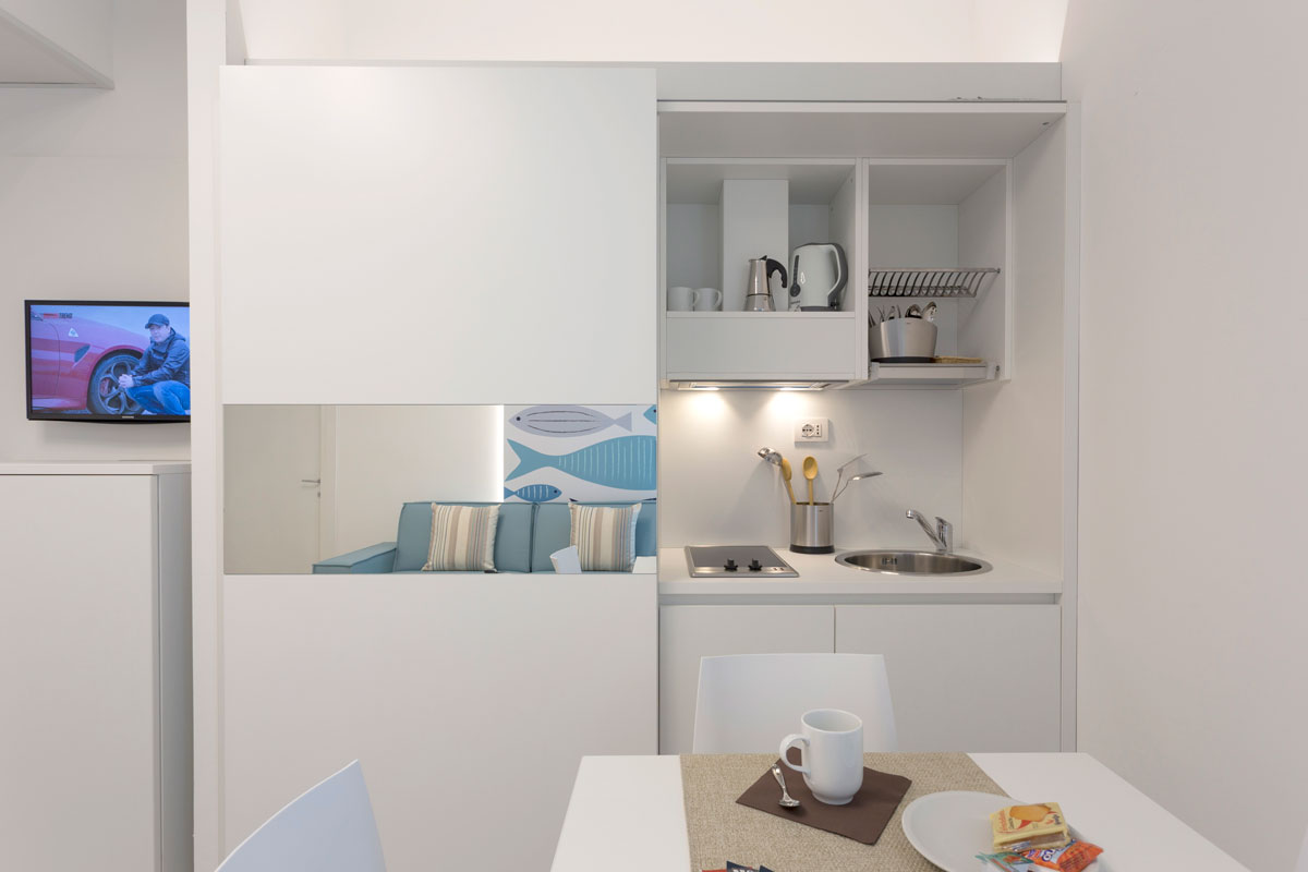 cucina-a-scomparsa-aparthotel-design-moderno-7