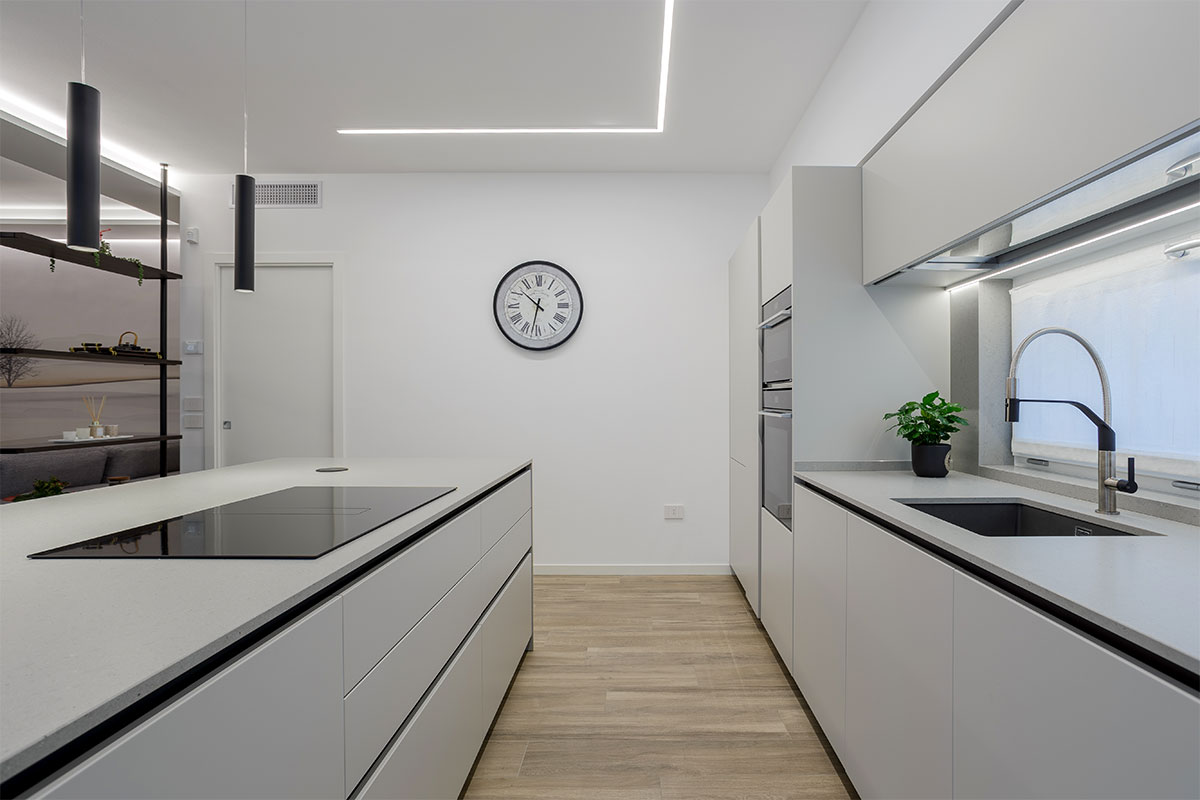 cucina-grigio-opaco-con-isola-5