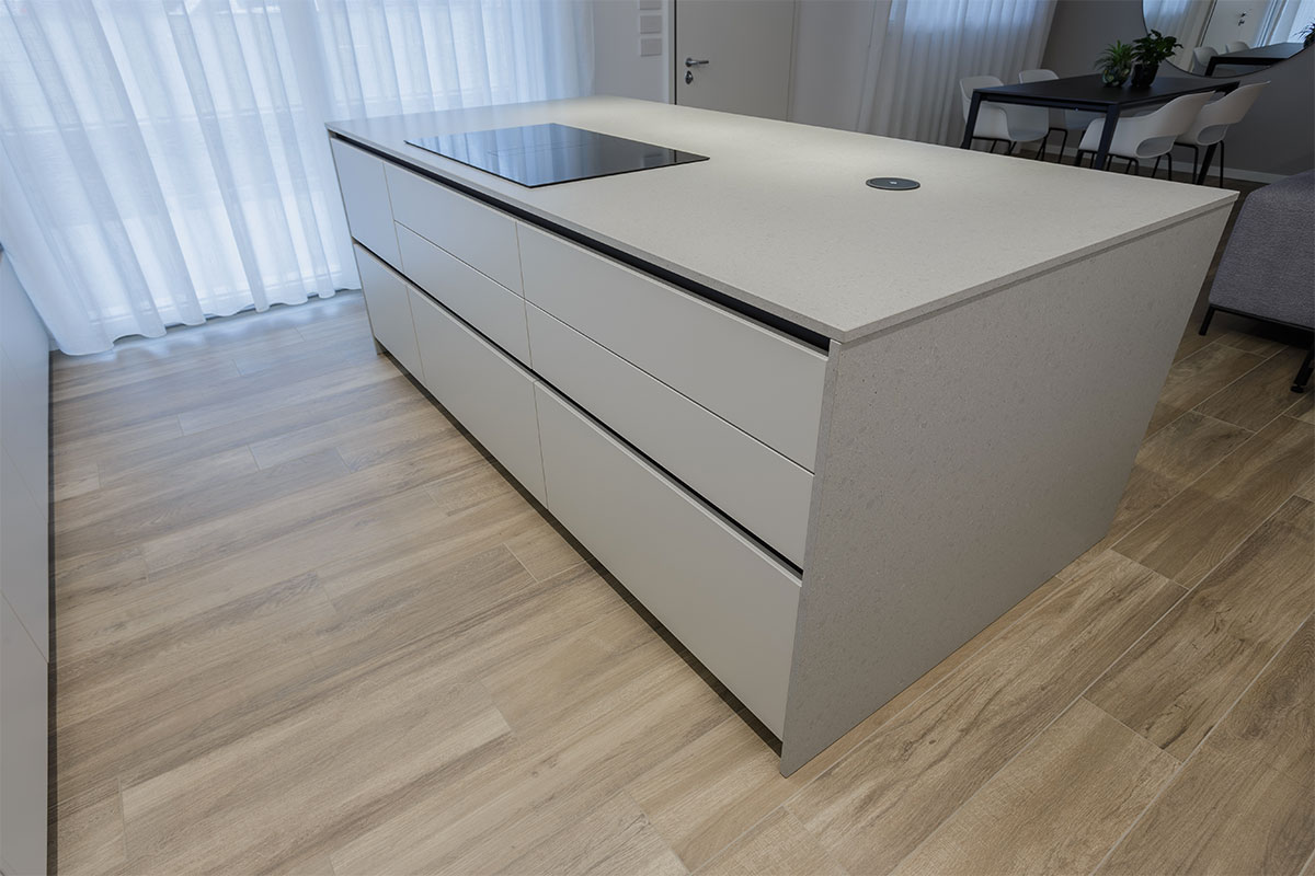 cucina-grigio-opaco-con-isola-8