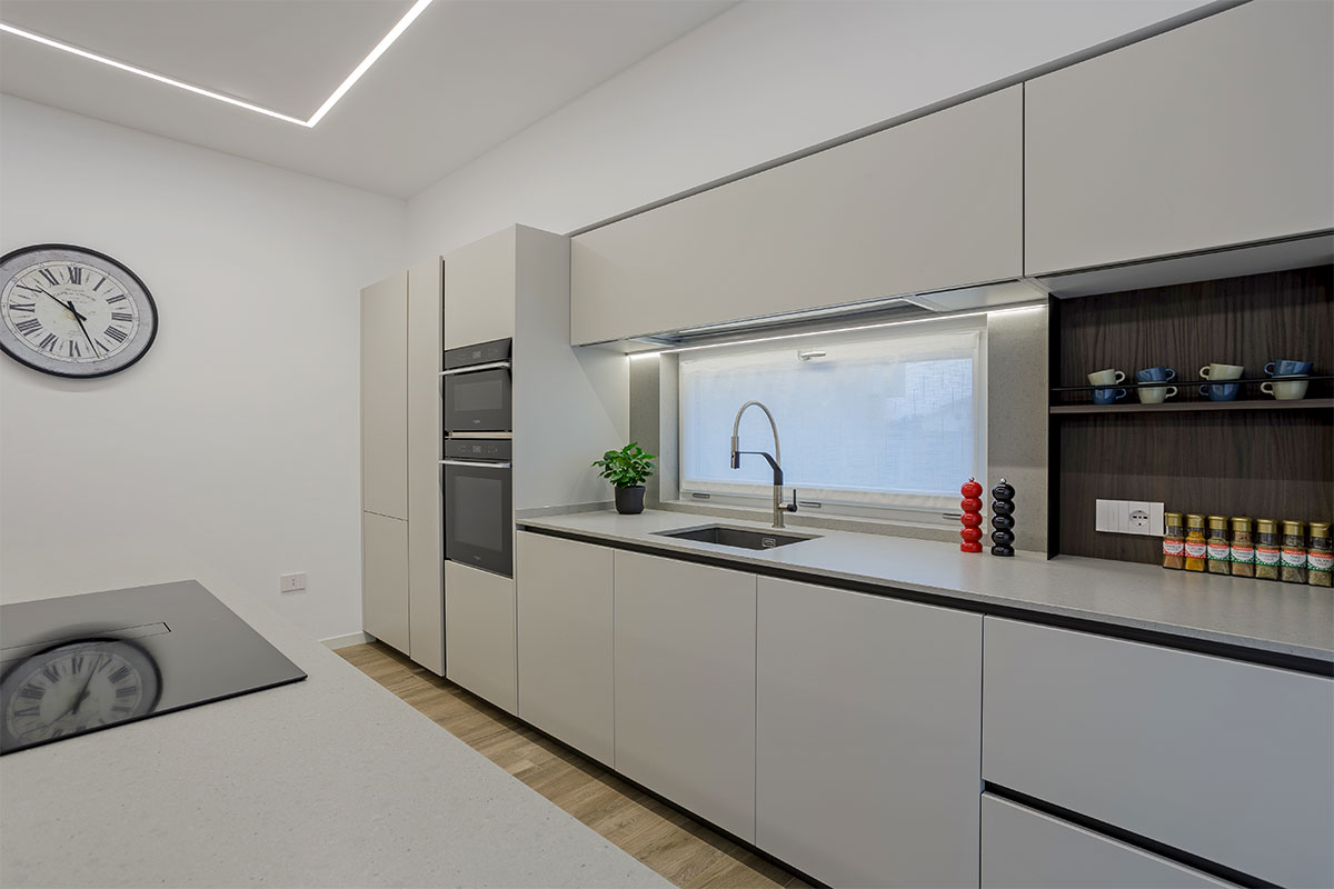 cucina-grigio-opaco-con-isola-9