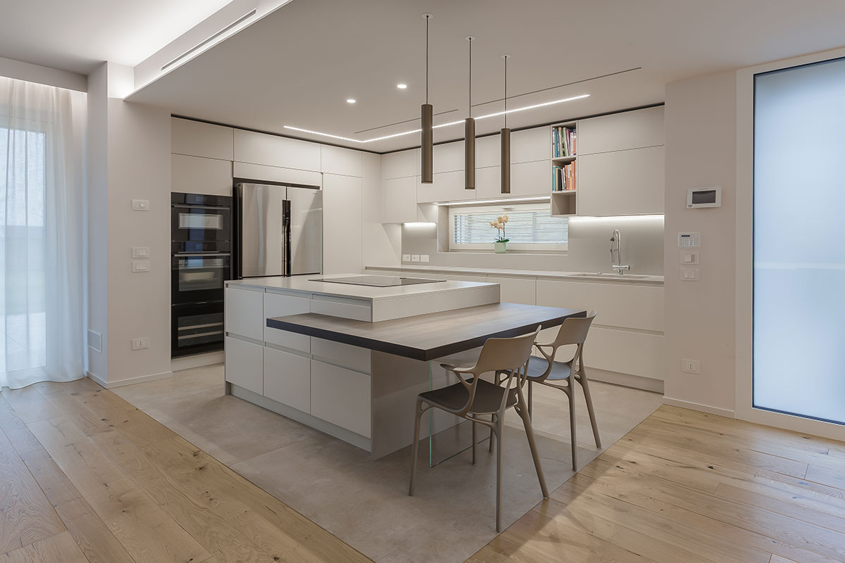 living-con-cucina-penisola-e-angolo-studio-12