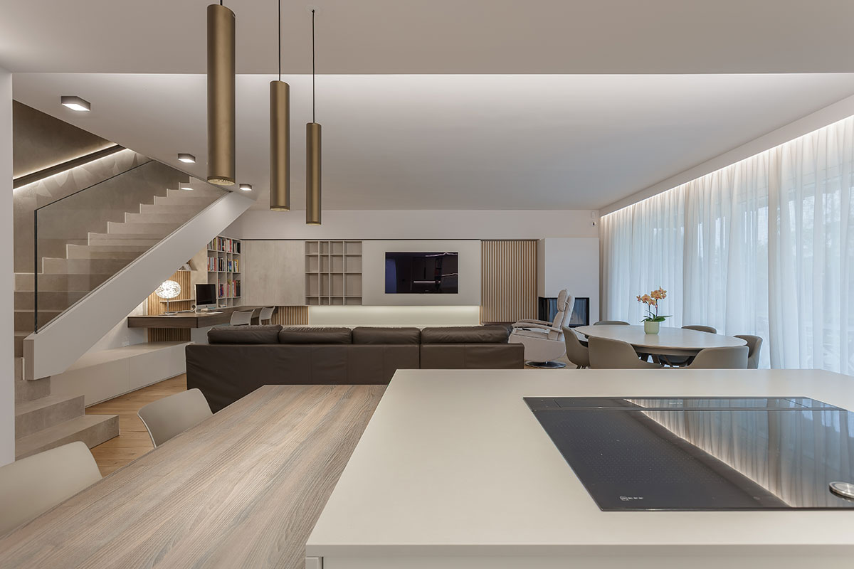 living-con-cucina-penisola-e-angolo-studio-6