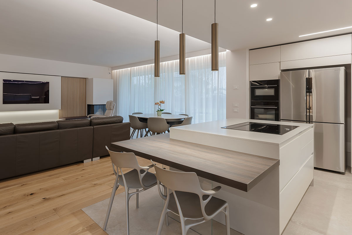 living-con-cucina-penisola-e-angolo-studio-7