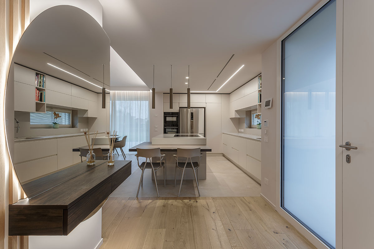 living-con-cucina-penisola-e-angolo-studio-8