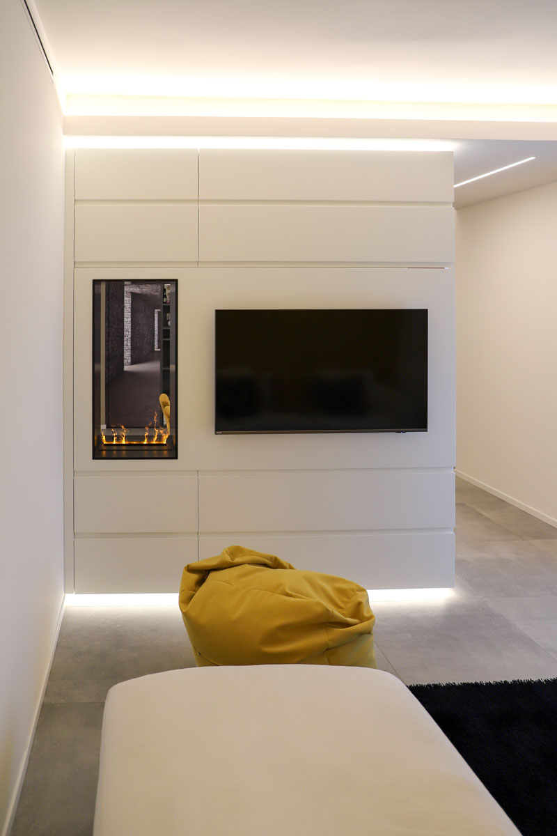 progetto-casa-moderna-zona-living-parete-divisoria-tv-2