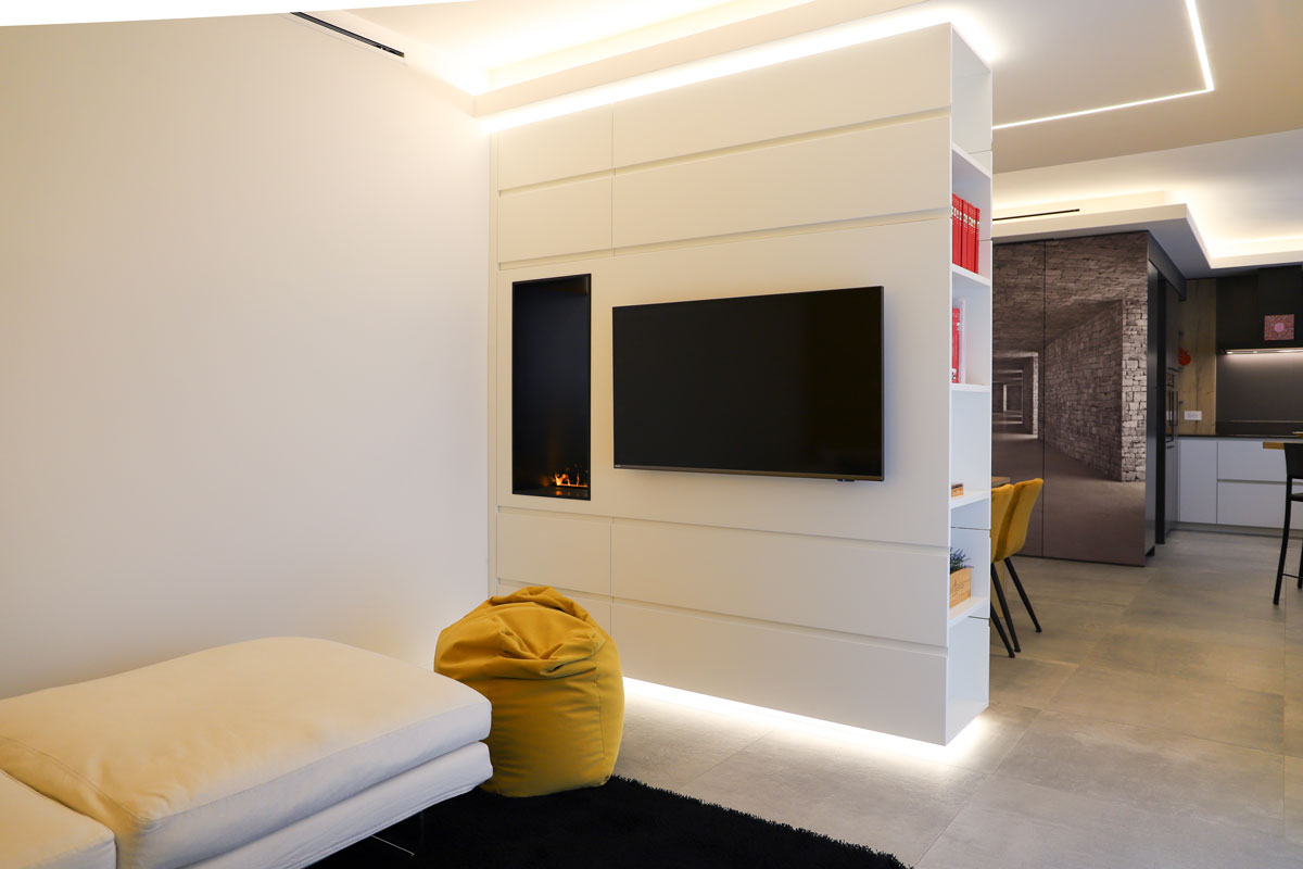https://gruppo5.it/wp-content/uploads/2025/12/progetto-casa-moderna-zona-living-parete-divisoria-tv-4.jpg