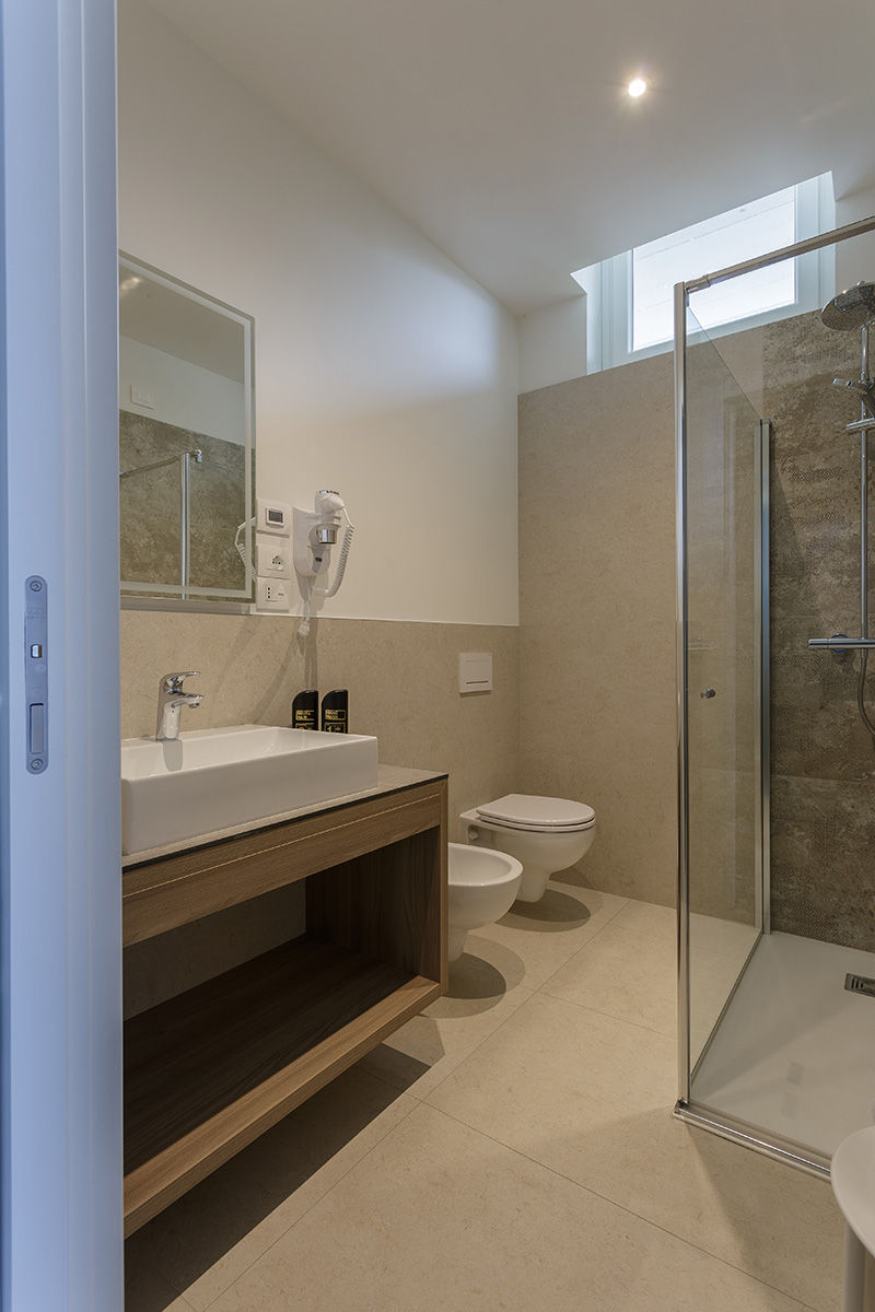 arredamenti-camere-su-misura-hotel-garni-selene-malcesine-2