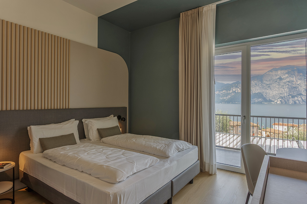 https://gruppo5.it/wp-content/uploads/2026/01/arredamenti-camere-su-misura-hotel-garni-selene-malcesine-7.jpg