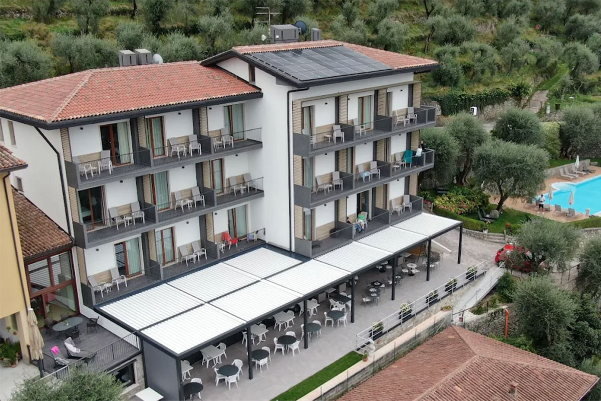 https://gruppo5.it/wp-content/uploads/2026/01/arredi-esterni-hotel-garni-selene-malcesine-1.jpg