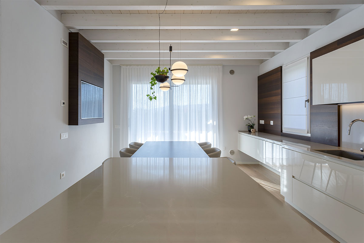 cucina-bianco-lucido-e-legno-vicenza-11