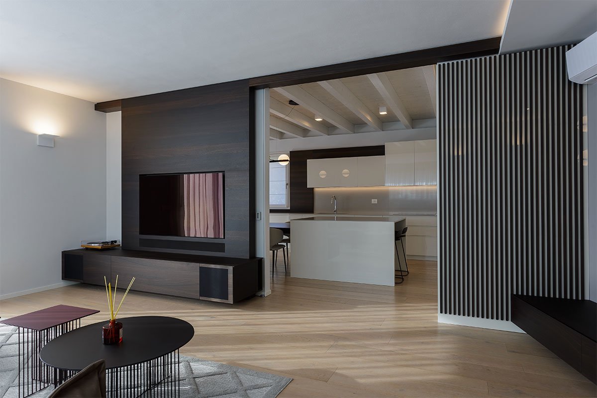 cucina-bianco-lucido-e-legno-vicenza-13