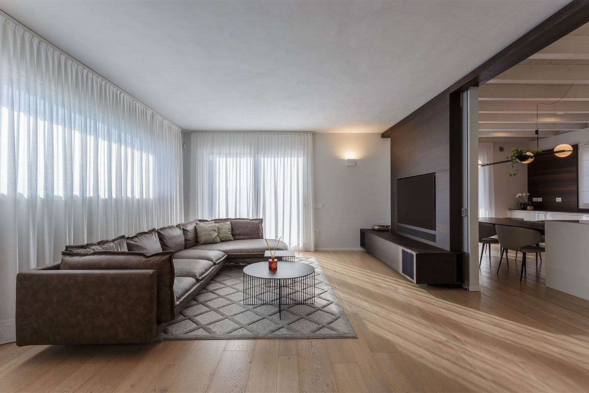 cucina-bianco-lucido-e-legno-vicenza-16