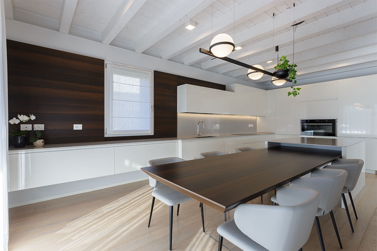 cucina-bianco-lucido-e-legno-vicenza-8