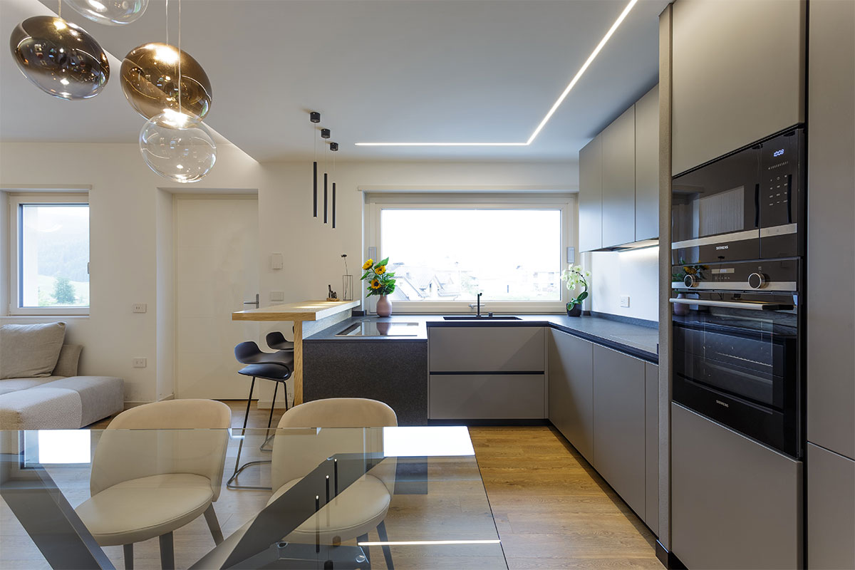 cucina-su-misura-grigio-opaco-legno-6