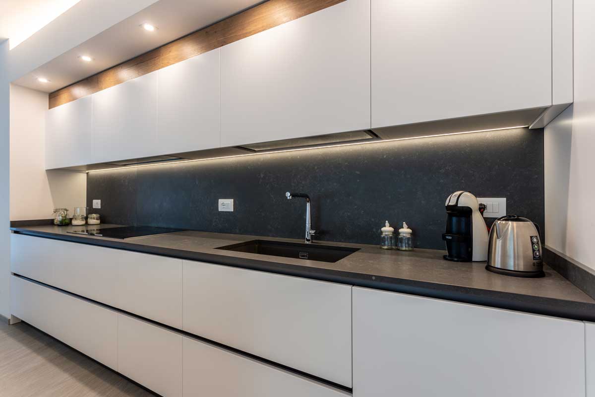 zona-giorno-open-space-cucina-isola-minimal-7