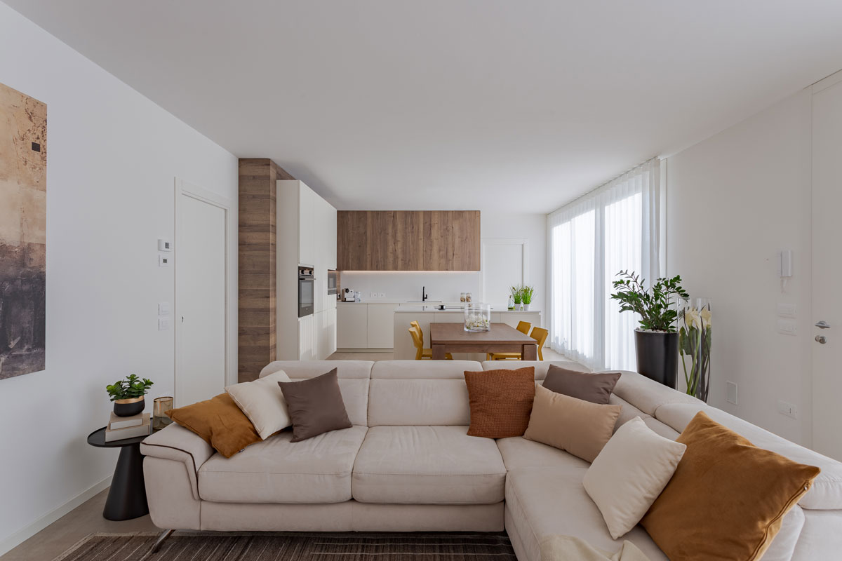 zona-giorno-toni-caldi-arredamento-su-misura-17