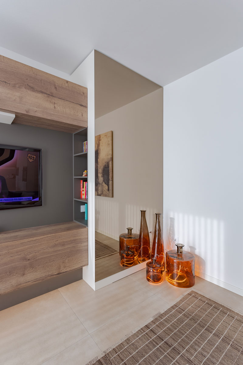 zona-giorno-toni-caldi-arredamento-su-misura-22