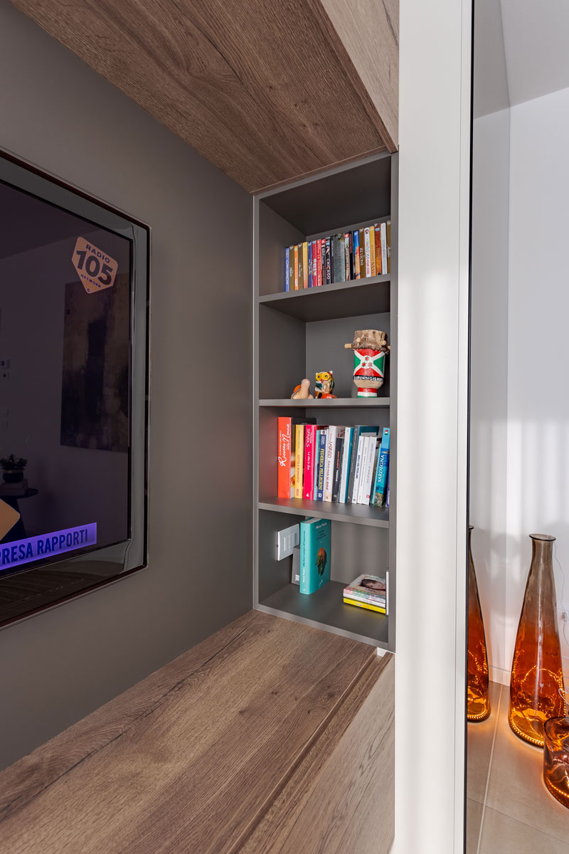 zona-giorno-toni-caldi-arredamento-su-misura-23