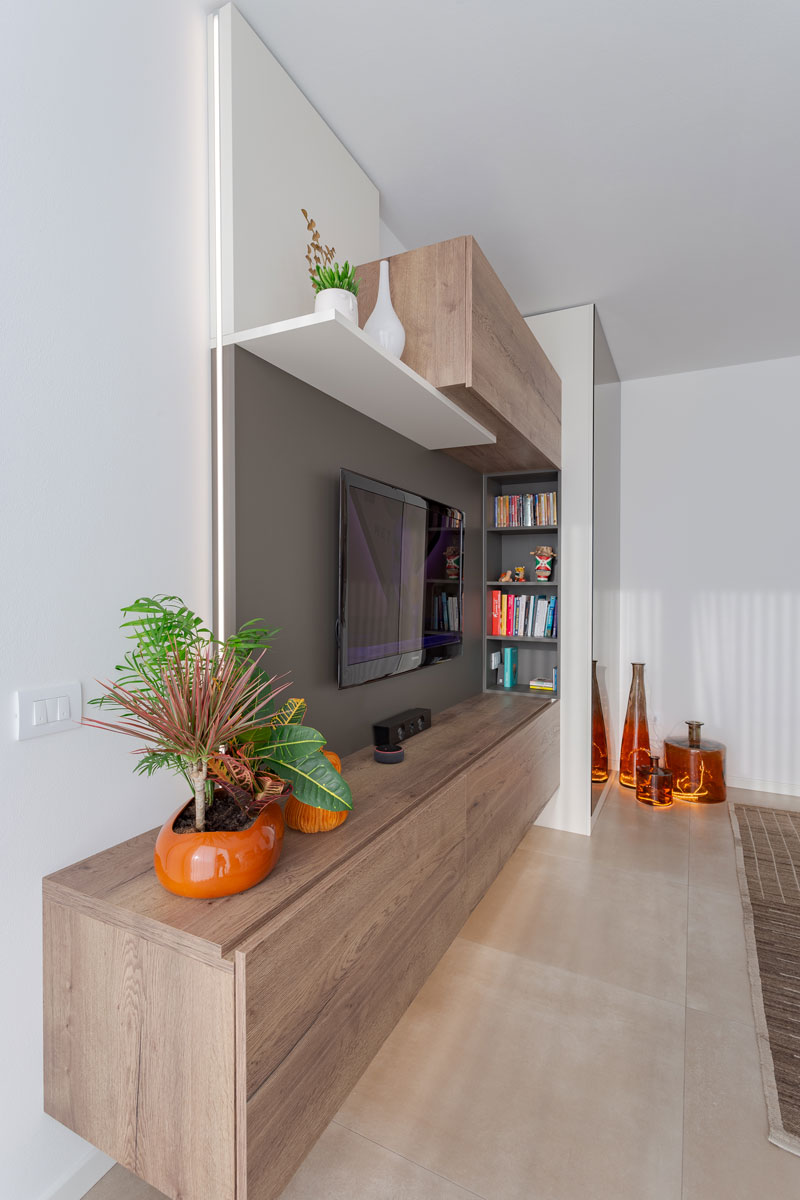 zona-giorno-toni-caldi-arredamento-su-misura-24