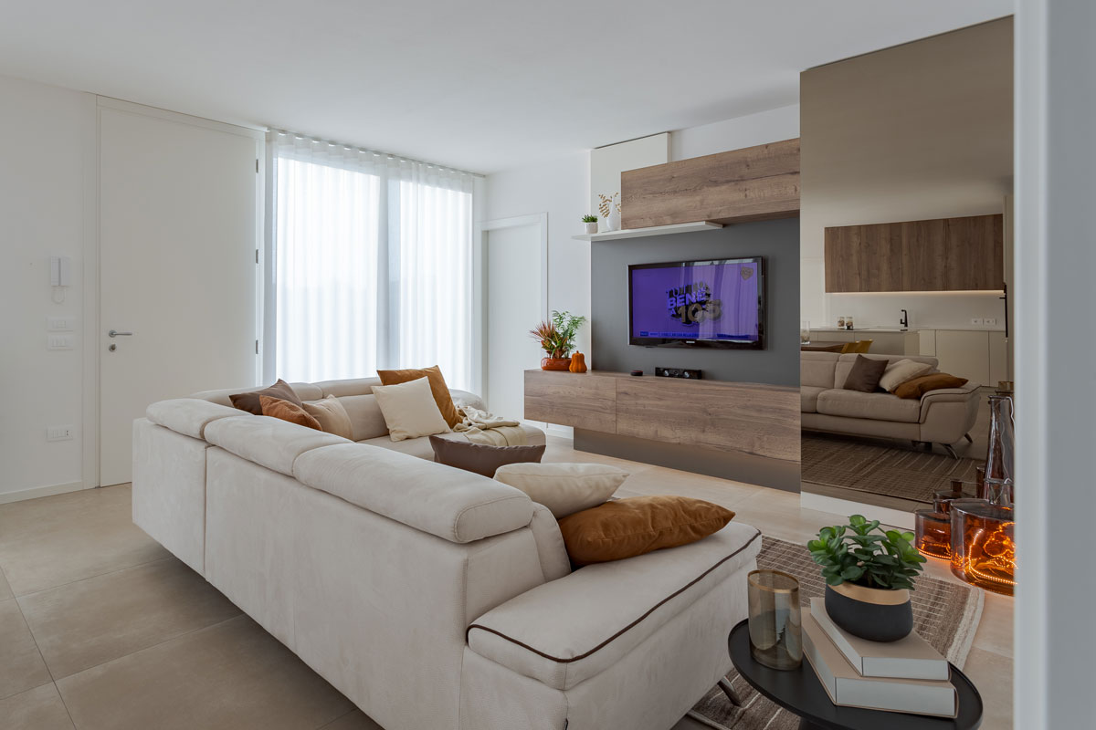 zona-giorno-toni-caldi-arredamento-su-misura-29