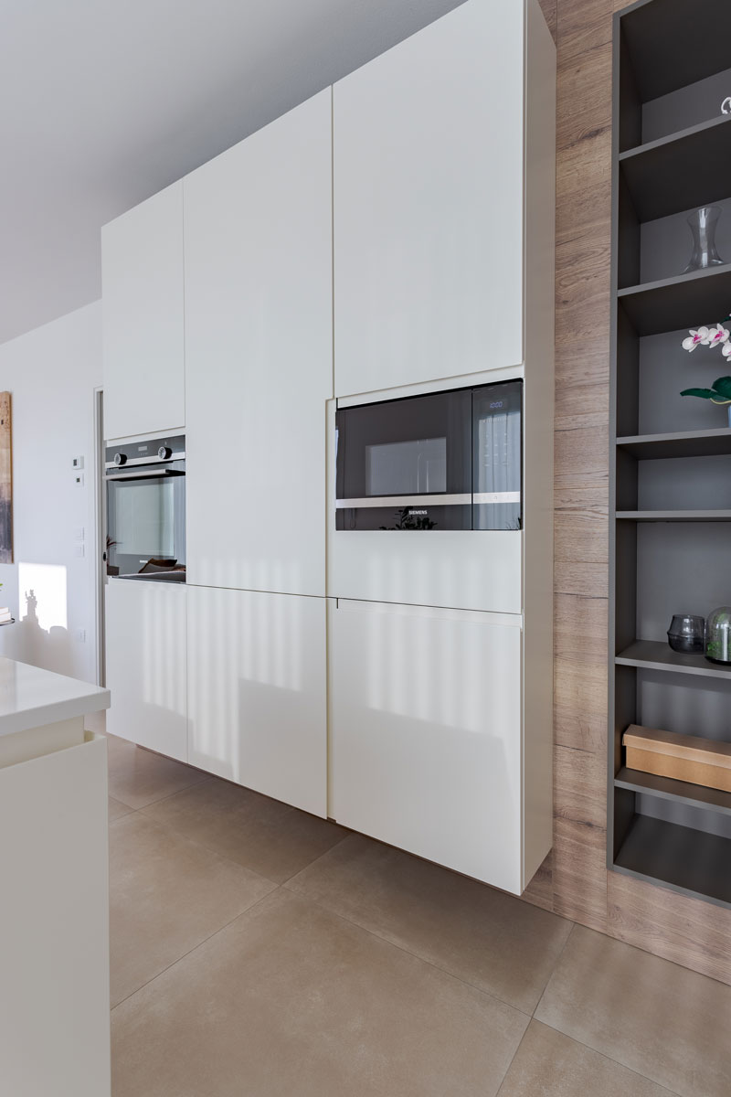 zona-giorno-toni-caldi-arredamento-su-misura-8