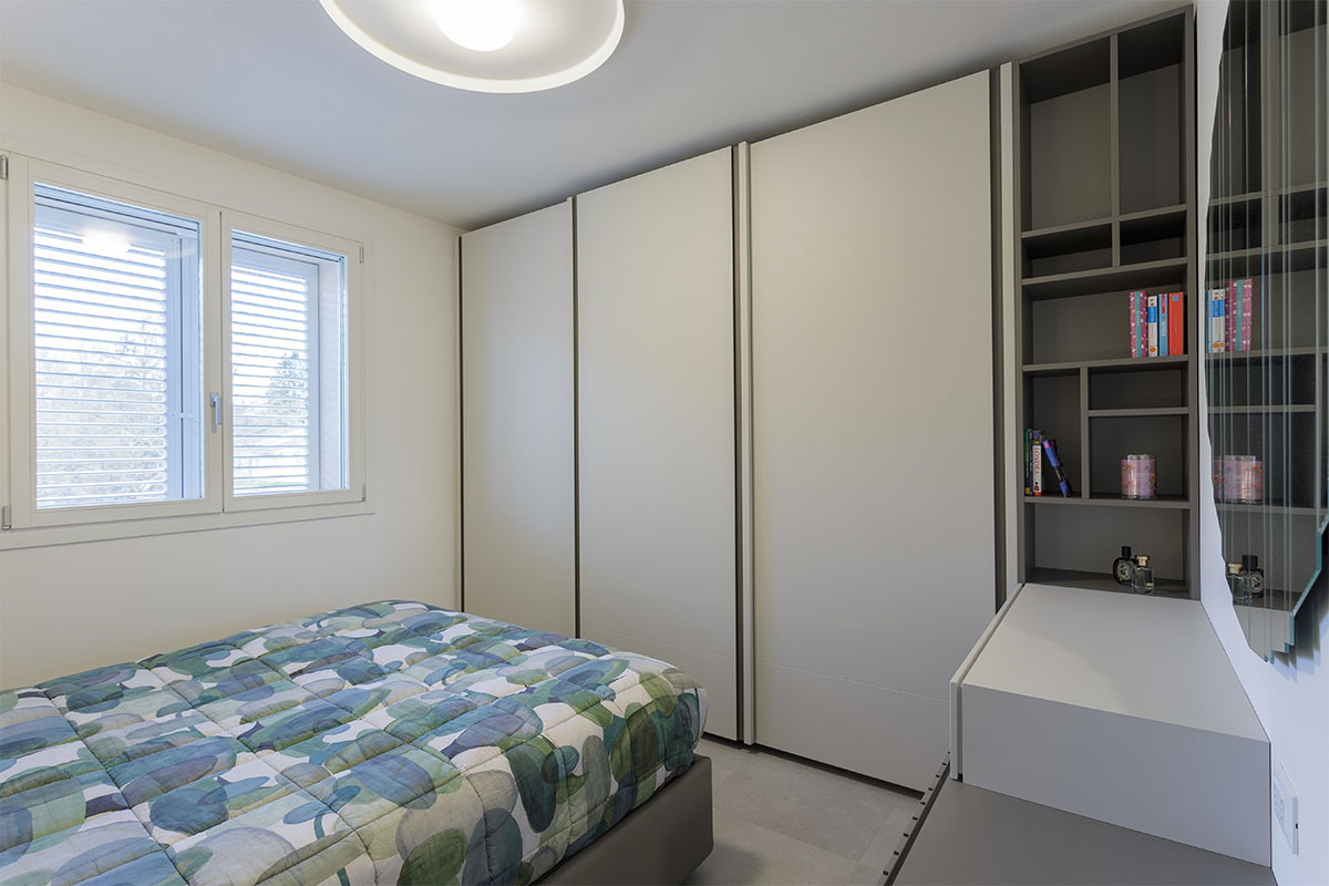 armadio-con-libreria-integrata-su-misura-237-3