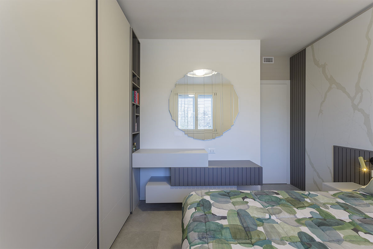 armadio-con-libreria-integrata-su-misura-237-6