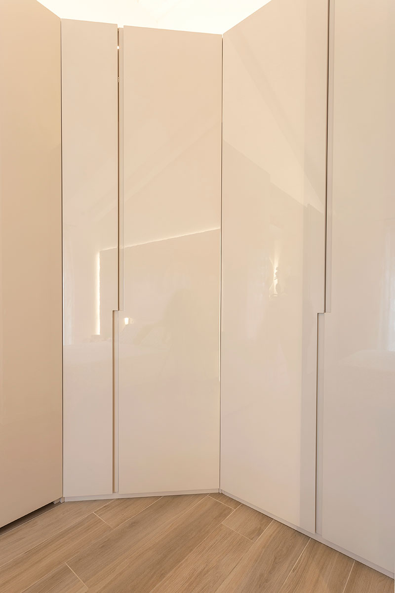 arredo-camera-con-armadio-ad-angolo-su-misura-225-10