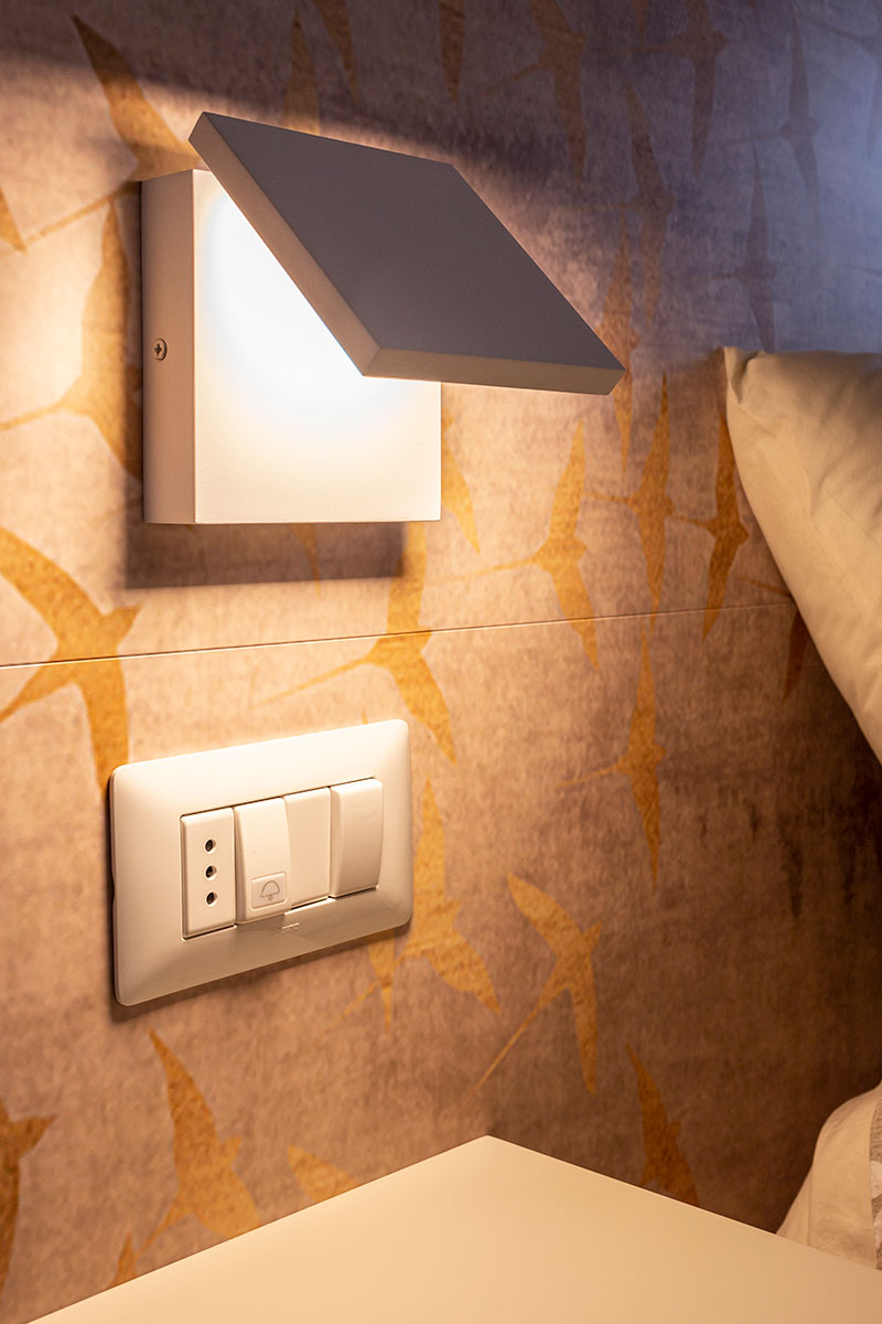 arredo-camera-con-armadio-ad-angolo-su-misura-225-3