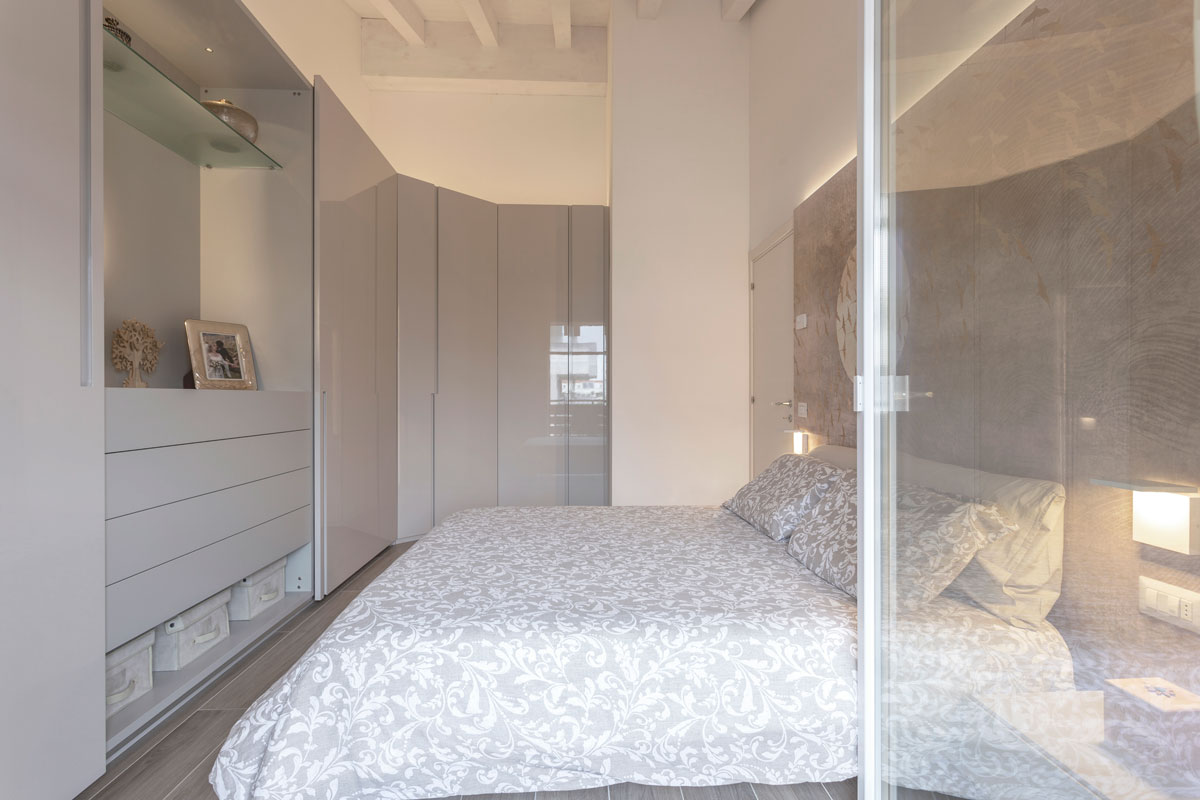 arredo-camera-con-armadio-ad-angolo-su-misura-225-8