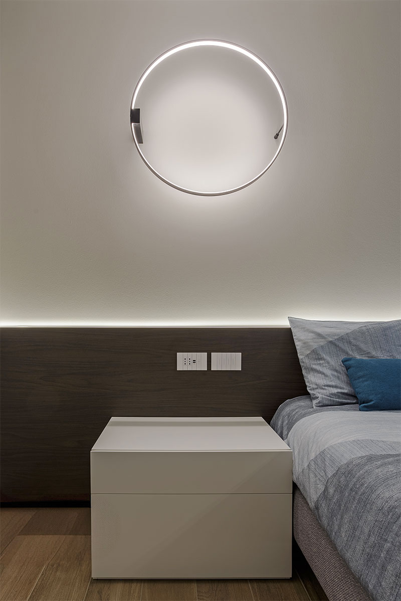 arredo-camera-rovere-scuro-comodini-sospesi-238-8