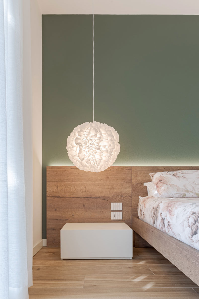 arredo-su-misura-camera-matrimoniale-legno-vetro-234-13