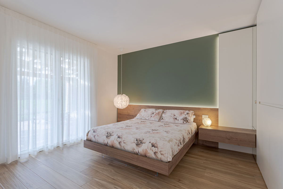 arredo-su-misura-camera-matrimoniale-legno-vetro-234-3