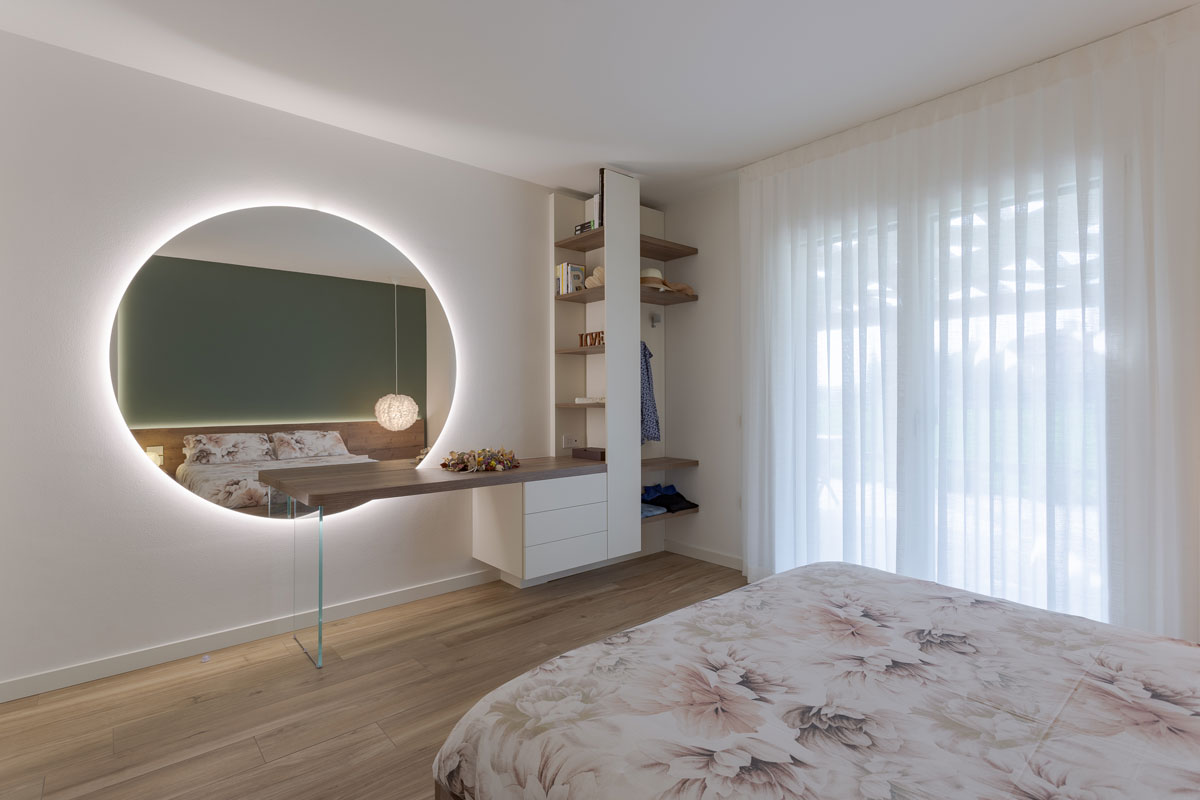 arredo-su-misura-camera-matrimoniale-legno-vetro-234-8