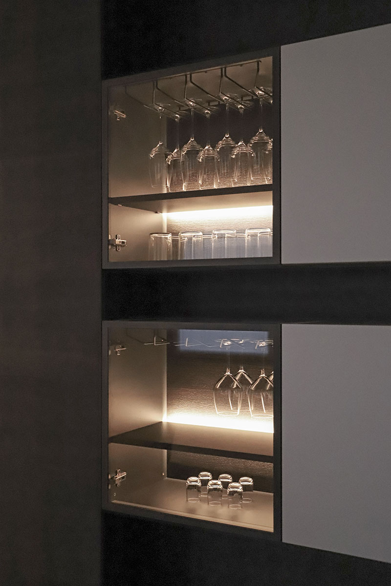 cucina-con-piano-lavoro-scuro-5