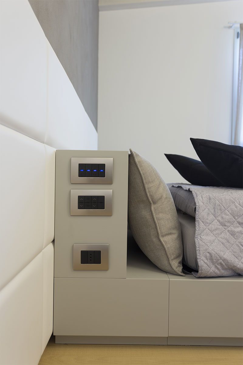 letto-con-testata-vani-portaoggetti-su-misura-227-5